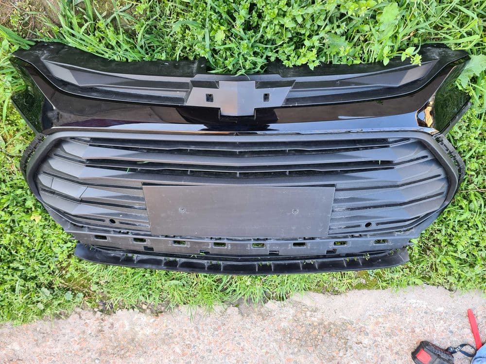 Front bumper grille Tracker 2 Premier 2023